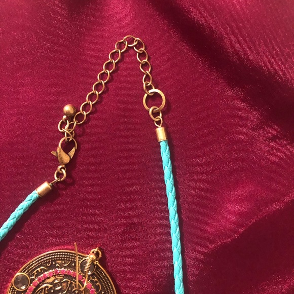 Turquoise leather statement necklace with earrings - Picture 5 of 5